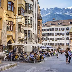 Altstadthotel Weisses Kreuz Отель Инсбрук