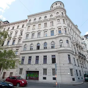 kt-boardinghouse-guest-house.vienna-besthotels.com/